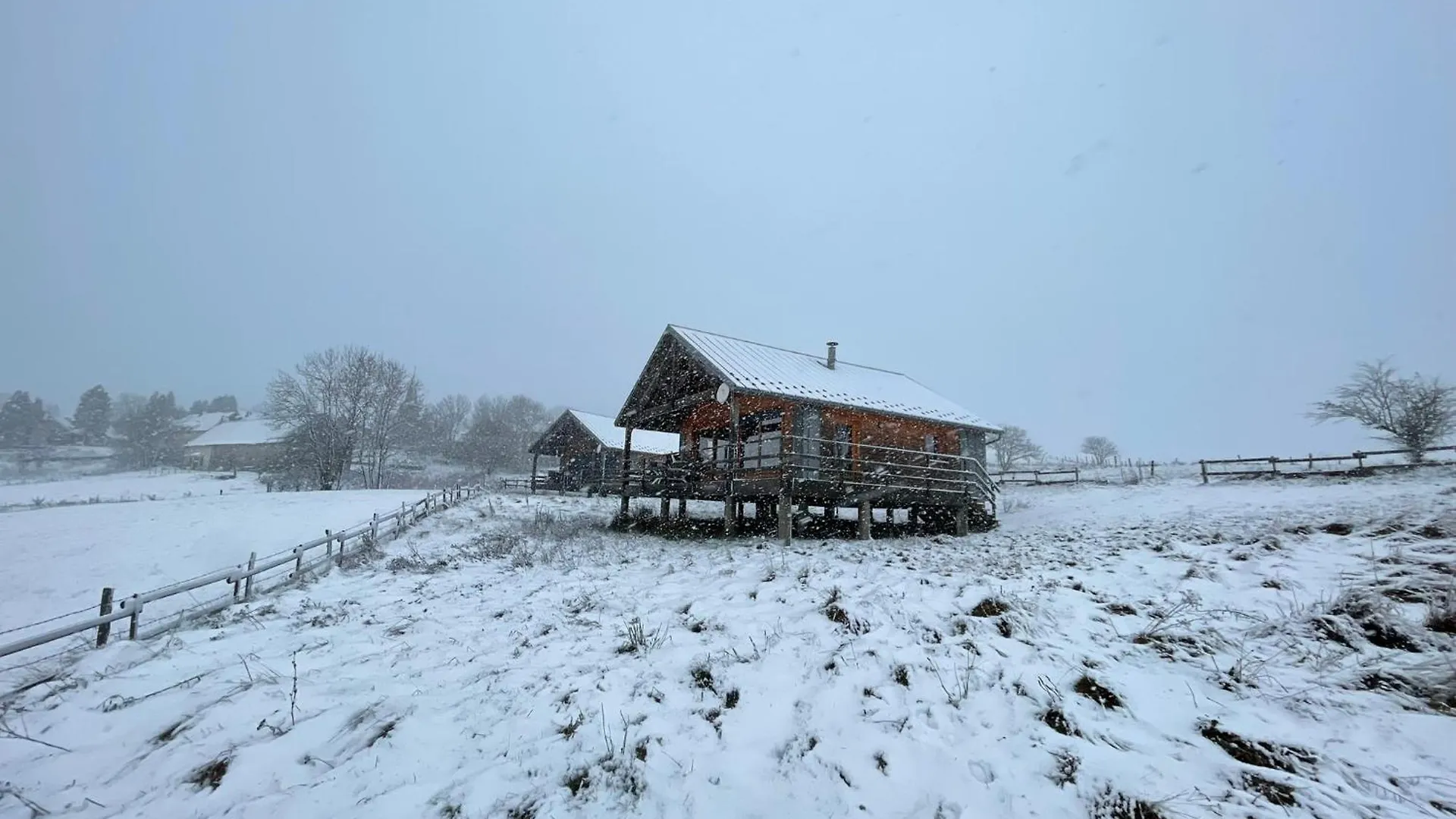 Chalet Des Gardettes, Belle Vue 1220M D'Altitude Montgreleix