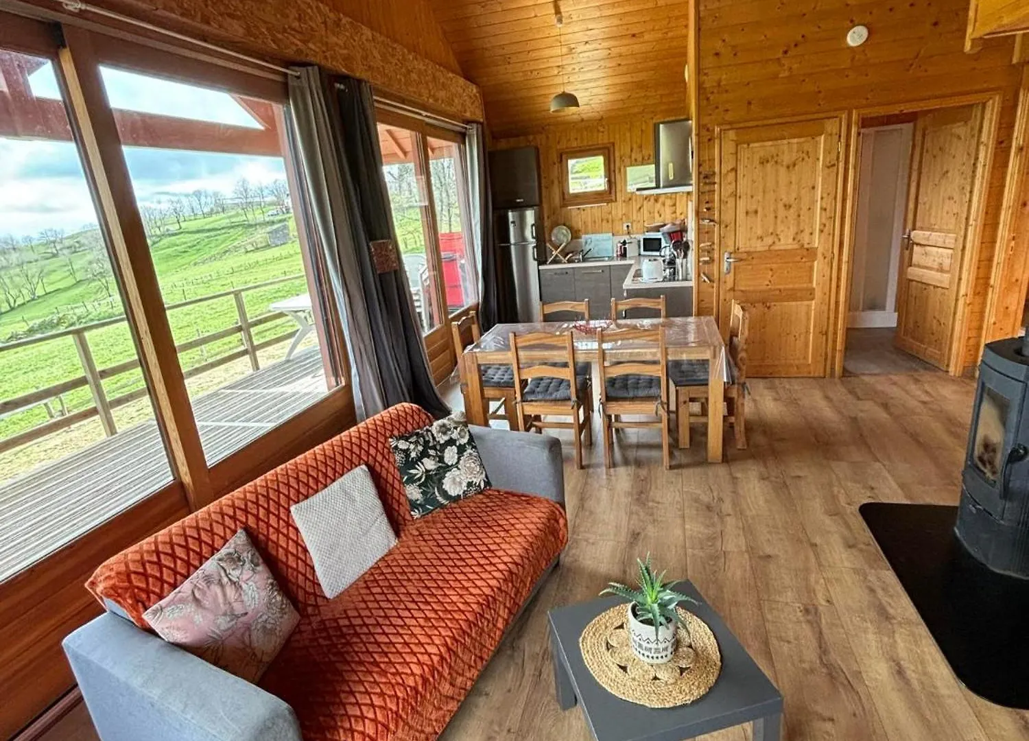 Chalet Des Gardettes, Belle Vue 1220M D'Altitude Montgreleix
