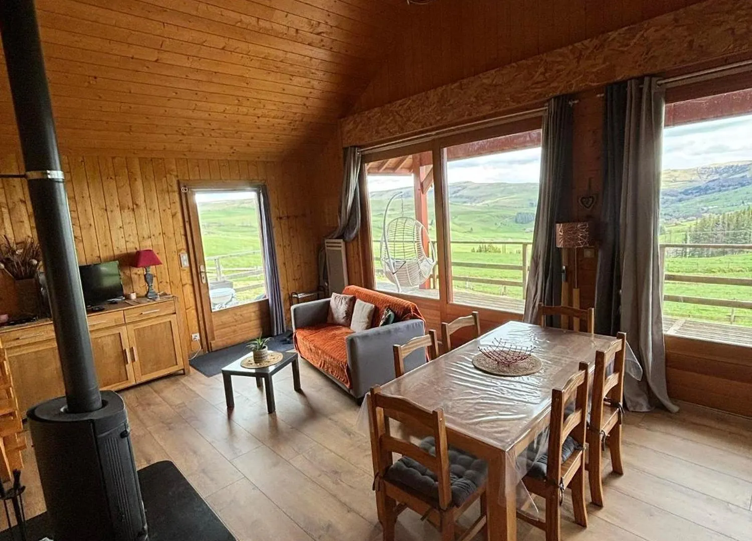 Chalet Des Gardettes, Belle Vue 1220M D'Altitude Montgreleix France