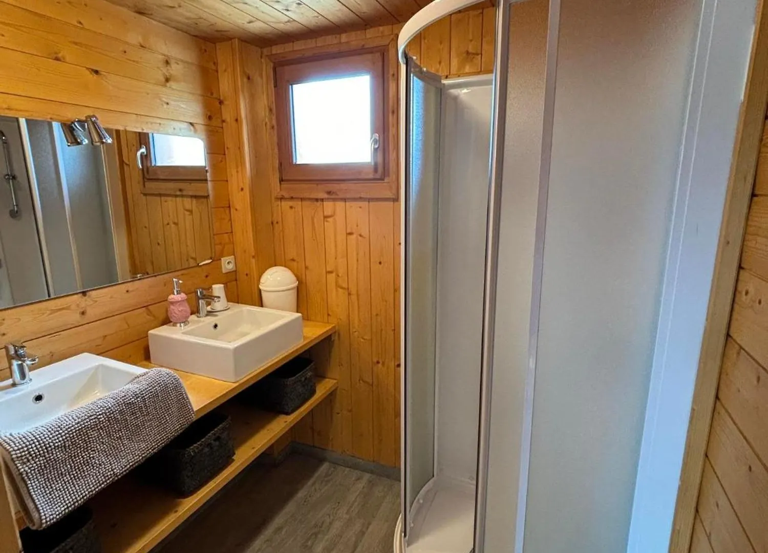 Chalet Des Gardettes, Belle Vue 1220M D'Altitude Montgreleix