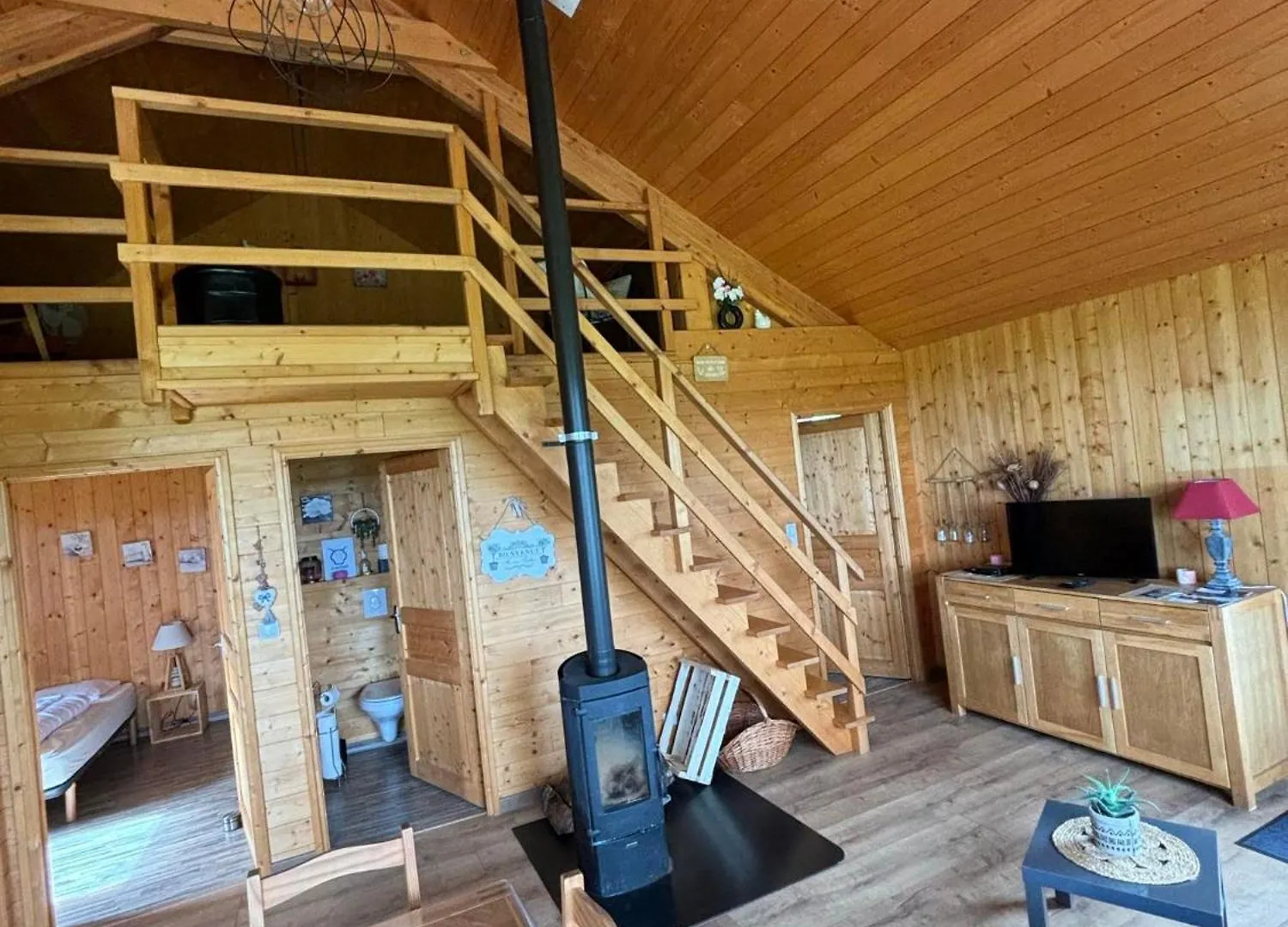 Chalet Des Gardettes, Belle Vue 1220M D'Altitude Montgreleix