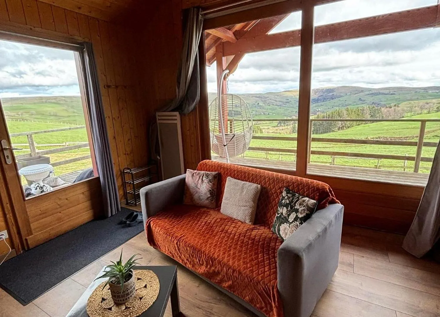 Chalet Des Gardettes, Belle Vue 1220M D'Altitude Montgreleix